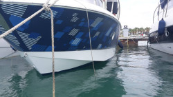 Boat wrapping: barca in mare dopo la decorazione