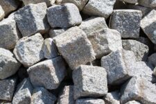 Cosa è la pietra ricostruita e che differenze ci sono con la pietra naturale